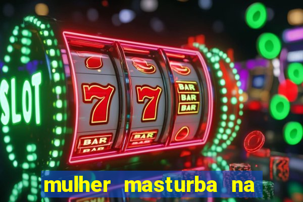 mulher masturba na quina da cama