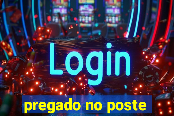 pregado no poste