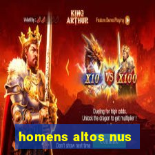 homens altos nus